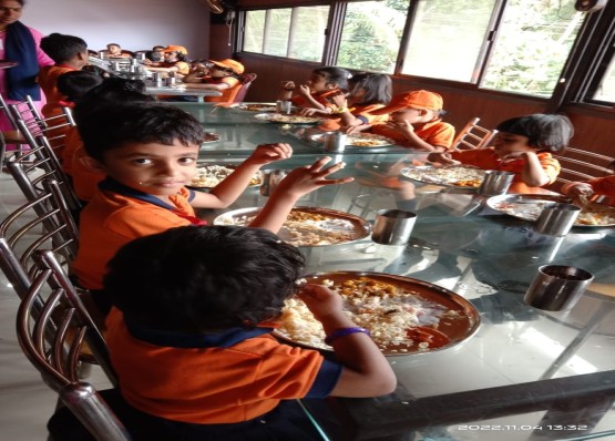 Students exploring creativity in Smartkidz classroom