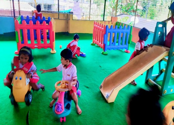 Smartkidzz International SDchool Colourful CLass